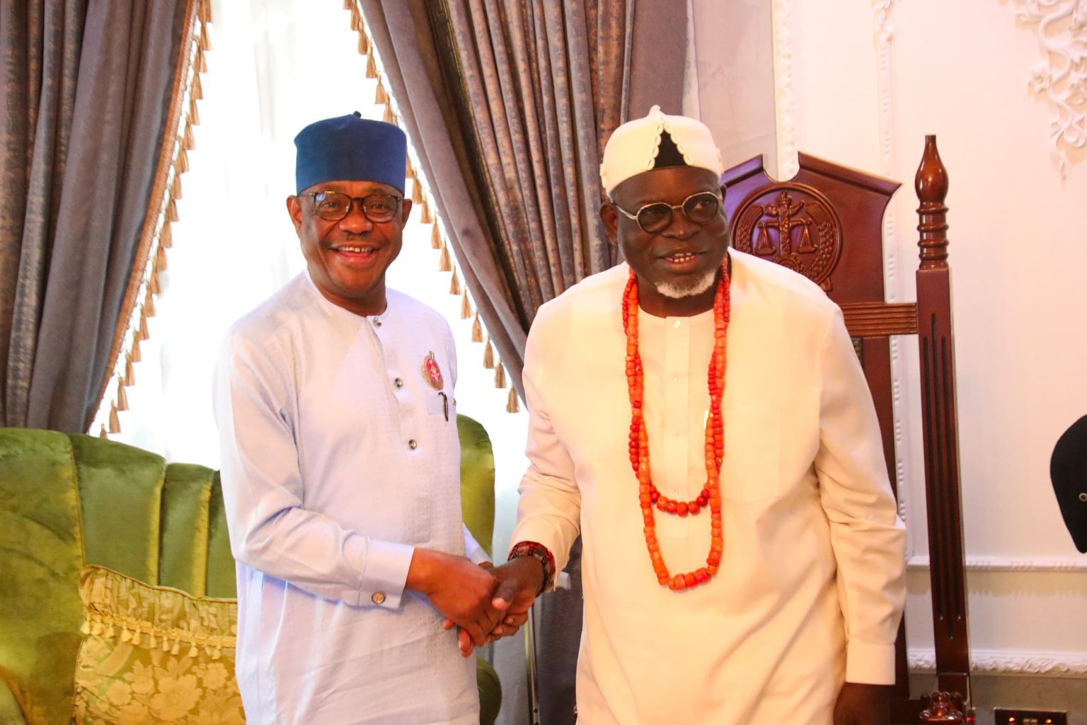 FCT Minister, Nyesom Wike, visits the paramount ruler of Emohua Kingdom ...